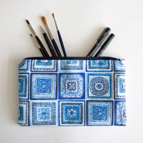 This blue and white Portugal Tiles cosmetics bag can also be used as a generously sized pencil case.